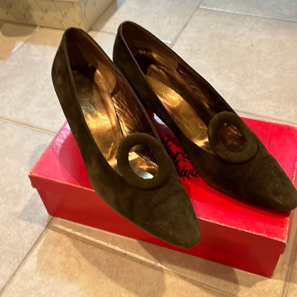 Rosina ferragamo pump with circle details. Buttery suede